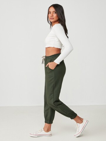 C&City Tapered Trousers in Green