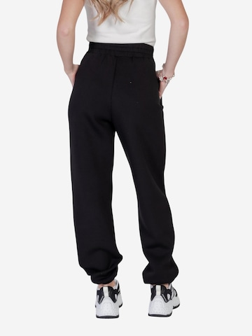 regular Pantaloni sportivi 'CECILIA SCUBA JOGGER V4BB13 K7UW2' di GUESS in nero