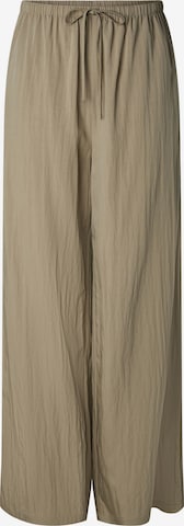 Pantaloni 'JABINA' di PIECES in verde: frontale