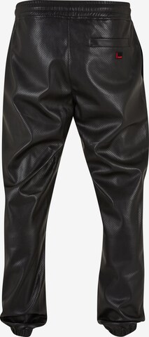 Effilé Pantalon 'FM224-038-1 College' FUBU en noir