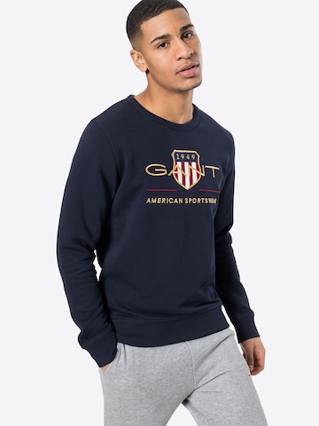 GANTSweater majica 'Archive Shield' - plava boja: prednji dio