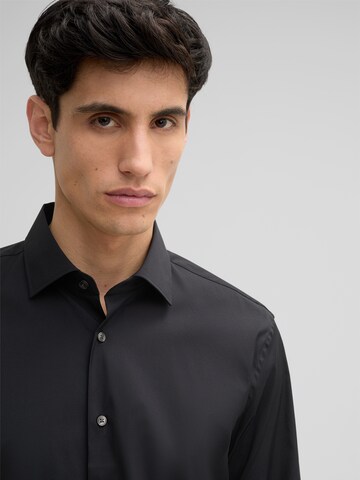 Coupe slim Chemise business ' Santos ' STRELLSON en noir