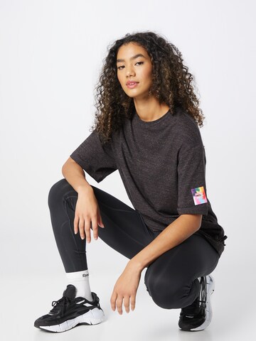 Reebok Тениска в сиво