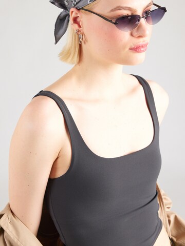 WEEKDAY Τοπ 'Chani' σε γκρι