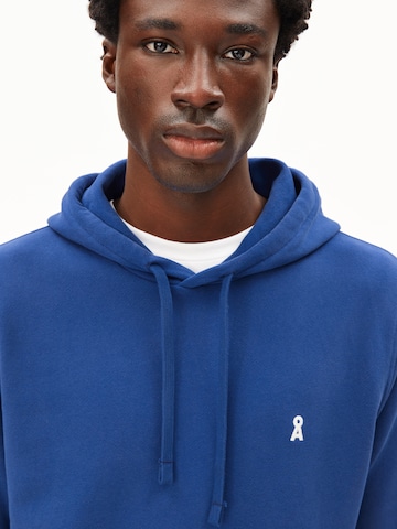 Sweat-shirt ARMEDANGELS en bleu