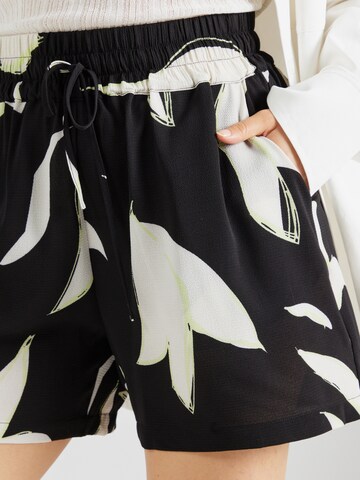 regular Pantaloni 'CARLux' di ONLY Carmakoma in nero