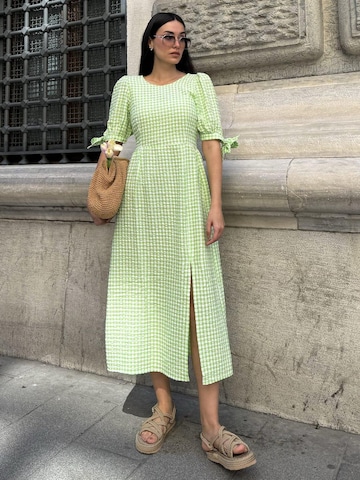For You Moda Jurk in Groen: voorkant