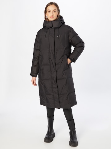 Tommy Jeans Winter Coat in Black: front