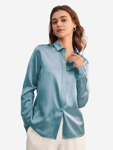 Lilysilk Blouse in Blauw: voorkant