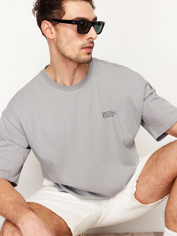 T-Shirt Trendyol en gris