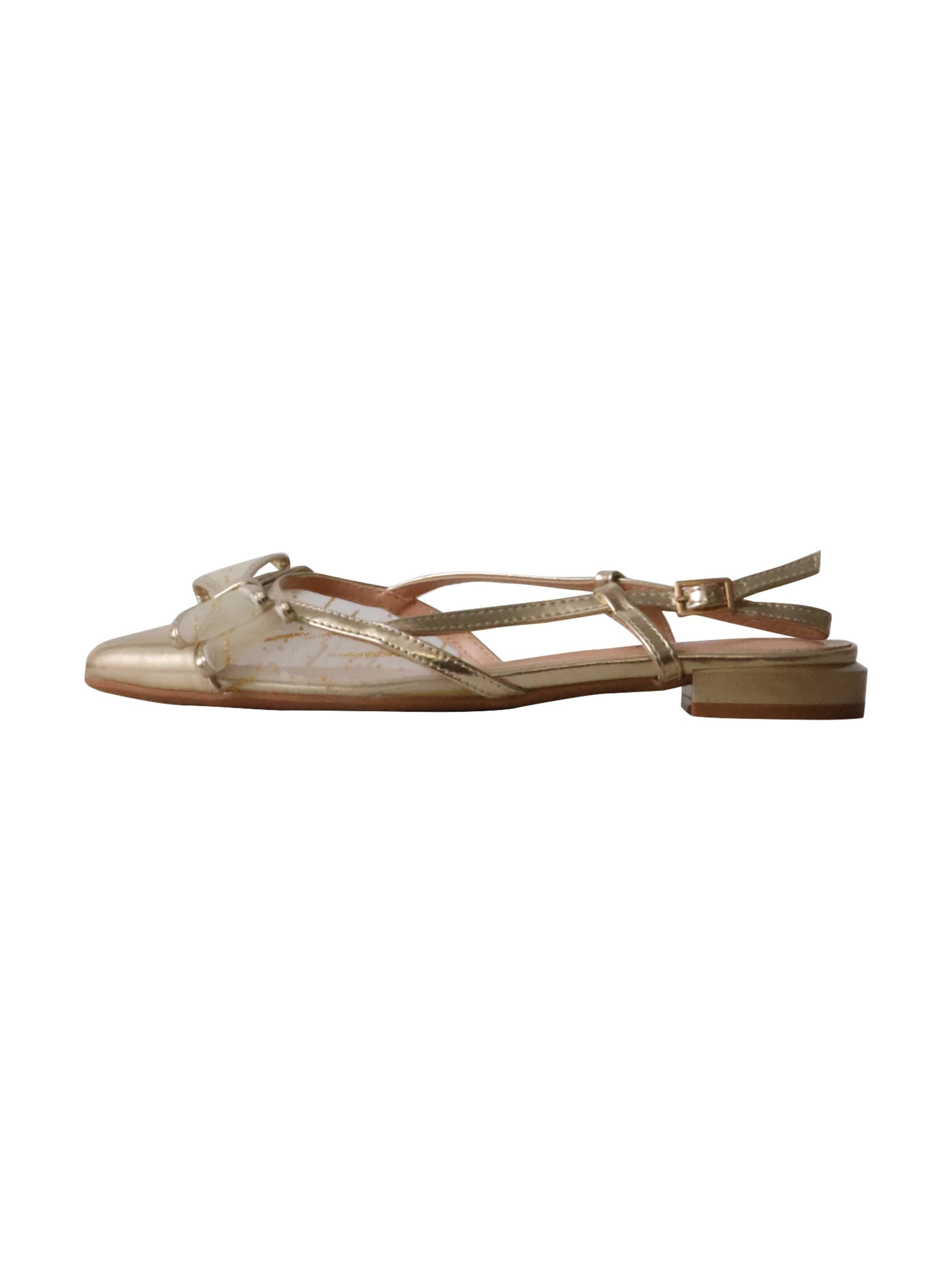 Décolleté 'Pumps mit Riemchen von R and BE' di Super Mode in oro: frontale