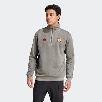 ADIDAS ORIGINALS - Sudadera 'Manchester United Terrace Icons' en gris: frente