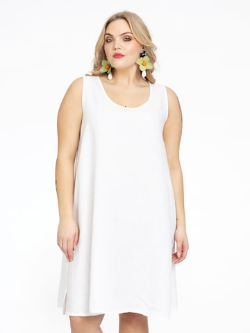 Yoek Dress in White: front