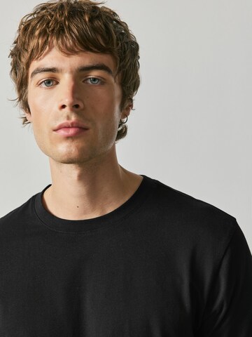 Next - Camiseta 'Essential' en negro
