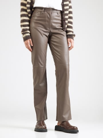 regular Pantaloni di REMAIN in marrone: frontale