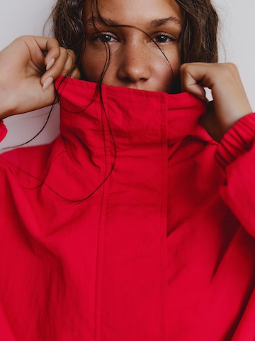 Giacca di mezza stagione di Bershka in rosso