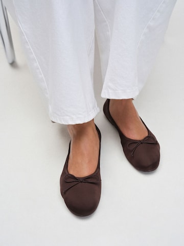The Set Ballerina in Braun