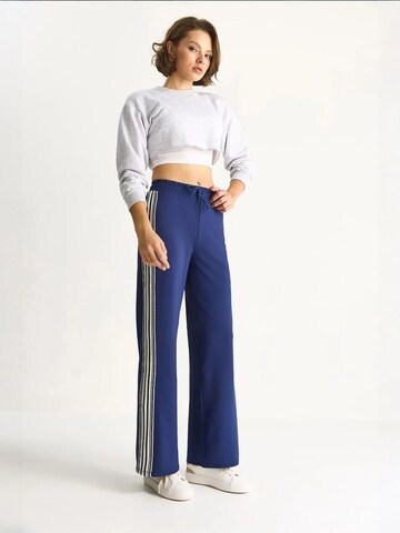 Wide leg Pantaloni di Bianco Lucci in blu