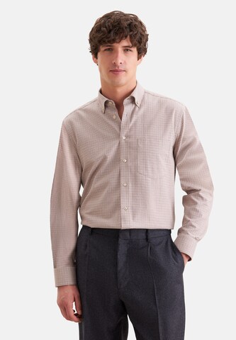 Coupe regular Chemise SEIDENSTICKER en beige : devant
