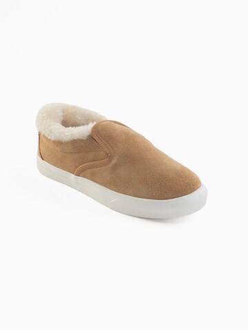 Slip on 'Wilder' Minnetonka en marron