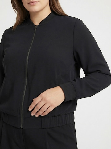 Guido Maria Kretschmer Curvy Välikausitakki 'Mara' värissä musta