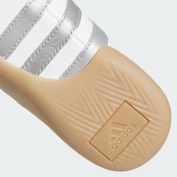Ballerines 'Taekwondo Mei' ADIDAS ORIGINALS en blanc