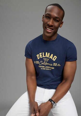 DELMAO T-Shirt in Blau: Vorderseite