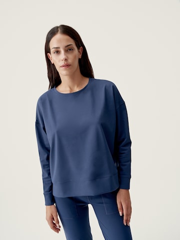 Born Living Yoga Sweatshirt 'Daba' in Blauw: voorkant