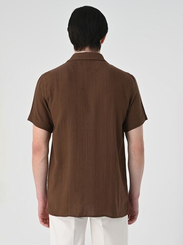 Regular fit Camicia di Antioch in marrone