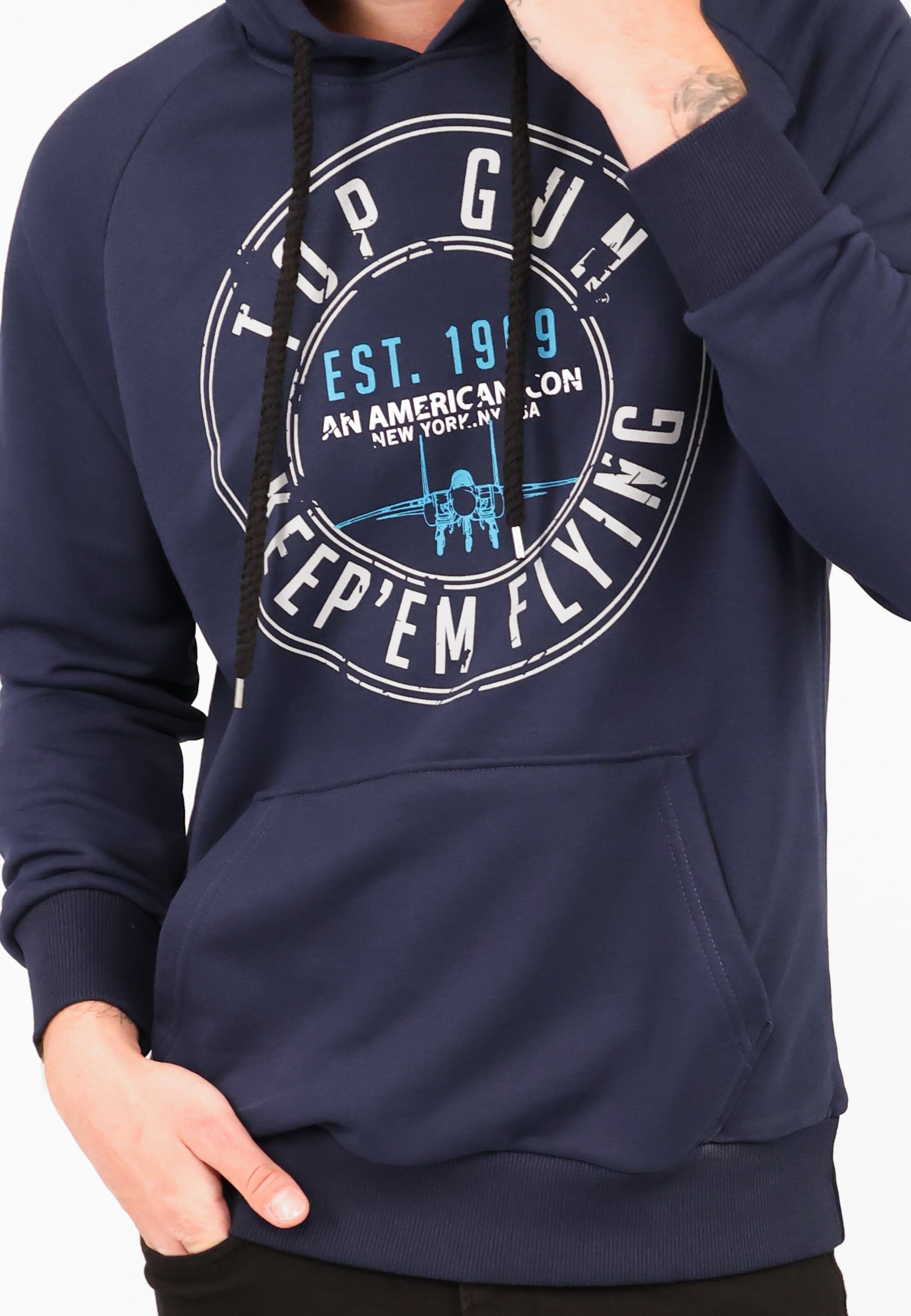 TOP GUN Sweatshirt in Blauw: voorkant