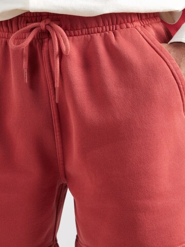 Abercrombie & Fitch Loosefit Παντελόνι 'ESSENTIAL' σε κόκκινο