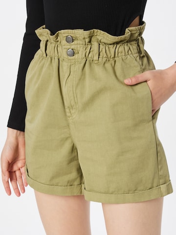 Urban Classics Loosefit Shorts in Grün