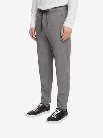 Slimfit Pantaloni con pieghe di ESPRIT in grigio