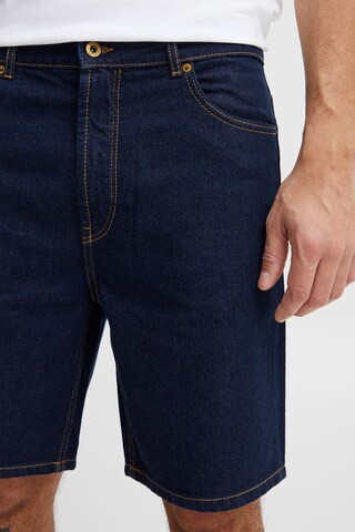 !Solid Regular Jeans in Blue