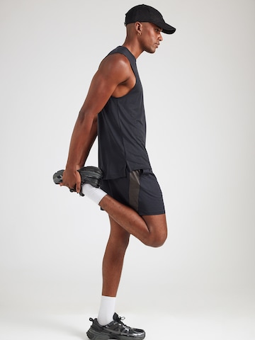 UNDER ARMOUR Обычный Спортивные штаны в Черный