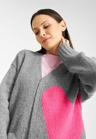 Frieda & Freddies NY Cardigan in Grau