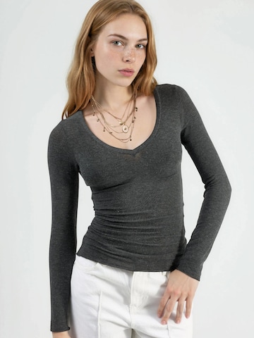 Busem Shirt in Grau
