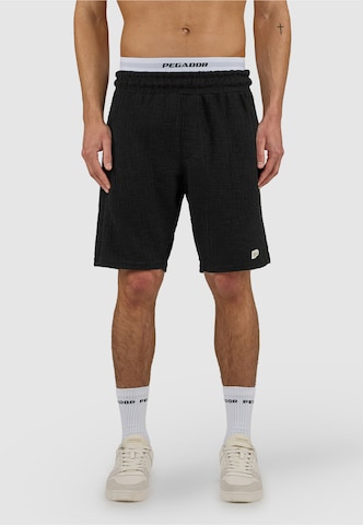 Pegador Regular Shorts 'Libco' in Schwarz: Vorderseite