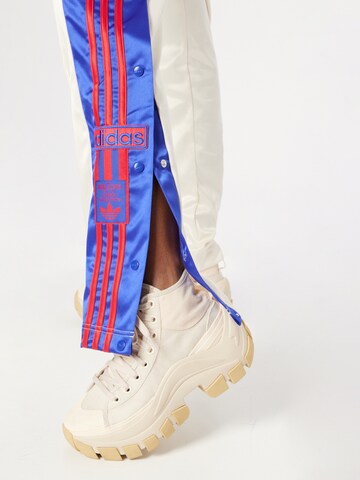 ADIDAS ORIGINALS - Loosefit Pantalón 'Satin Adibreak' en beige