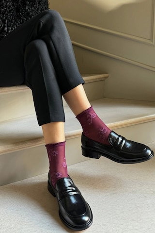 Sokisahtel Socks 'FIORELLA floral sheer socks' in Red: front