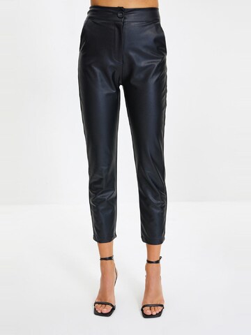 Trendyol - Slimfit Pantalón en negro: frente