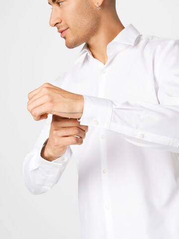 HUGO - Ajuste estrecho Camisa 'Jenno' en blanco