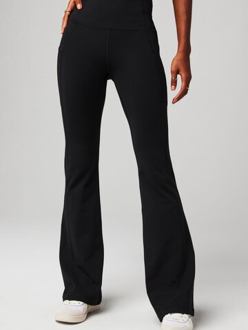 Fabletics Regular Hose `OASIS HIGH-WAISTED KICK FLARE` in Schwarz: Vorderseite