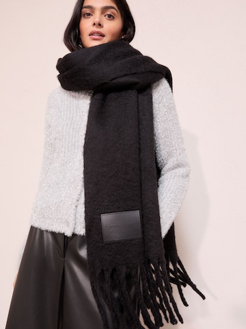 Fular de la Friends Like These pe negru: față