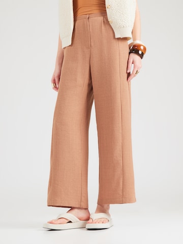 Wide Leg Pantalon à pince 'Zuri' ABOUT YOU en marron : devant