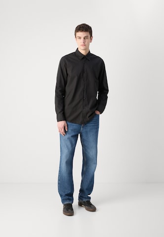 Coupe regular Chemise 'Relegant_6' BOSS en noir