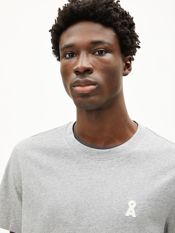 ARMEDANGELS T-Shirt ICONIC Å MAARKOS MLNG in Grau