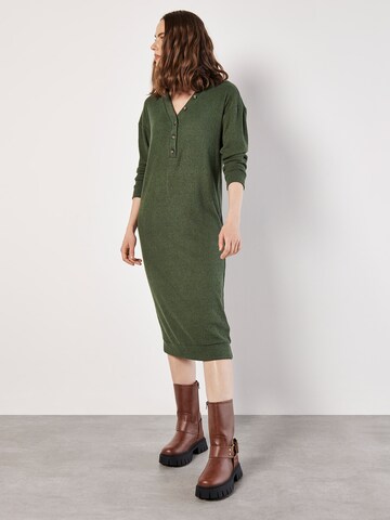 Robe Apricot en vert