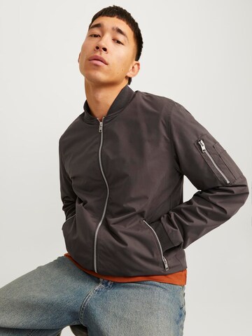 JACK & JONES Regular fit Преходно яке 'Rush' в кафяво