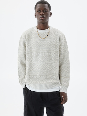 Pull&Bear Sweater in Beige: front